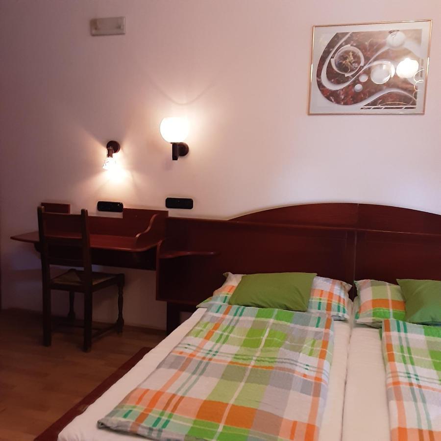 Hotel Pannon Panzio Restaurant Pannonhalma Zewnętrze zdjęcie