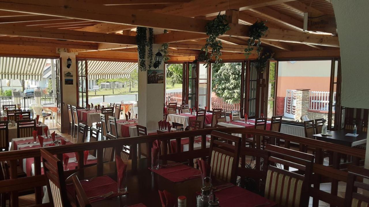 Hotel Pannon Panzio Restaurant Pannonhalma Zewnętrze zdjęcie