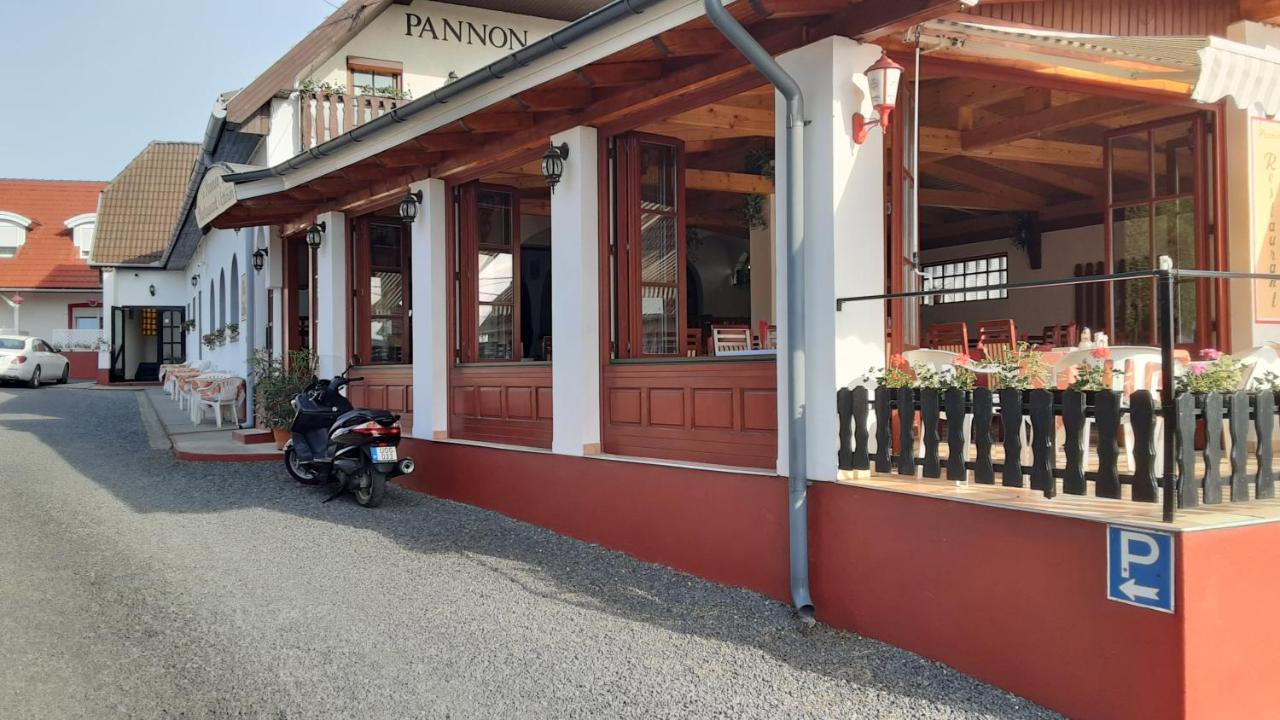 Hotel Pannon Panzio Restaurant Pannonhalma Zewnętrze zdjęcie