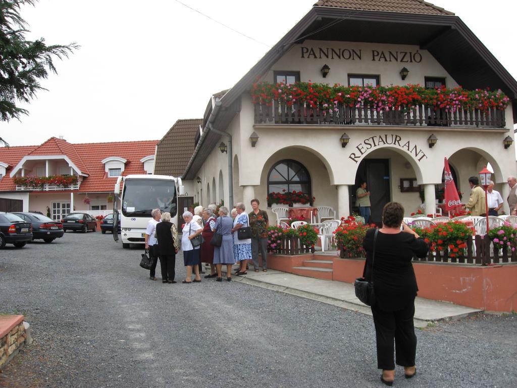 Hotel Pannon Panzio Restaurant Pannonhalma Zewnętrze zdjęcie