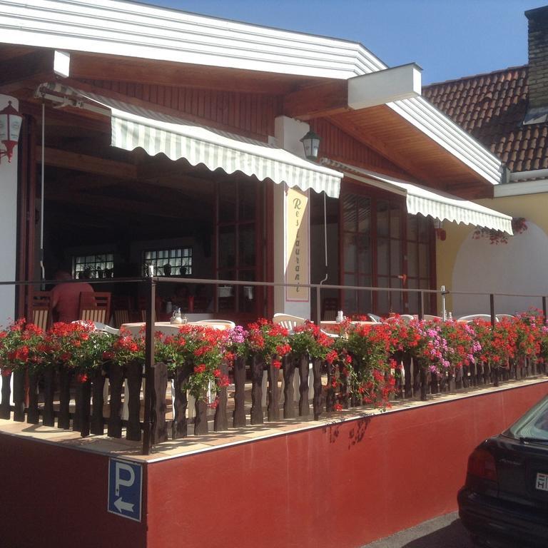 Hotel Pannon Panzio Restaurant Pannonhalma Zewnętrze zdjęcie