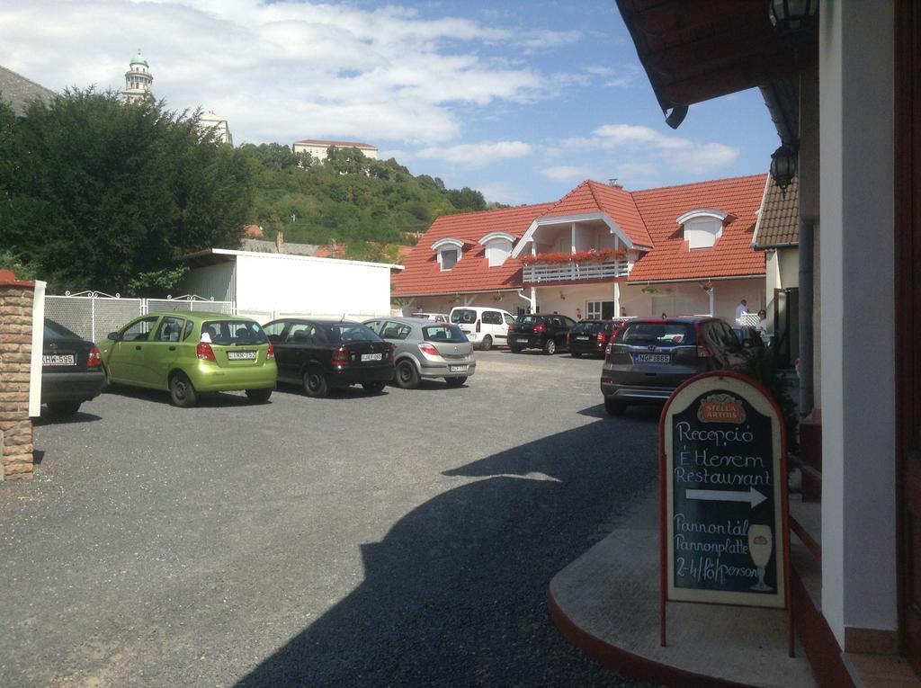 Hotel Pannon Panzio Restaurant Pannonhalma Zewnętrze zdjęcie