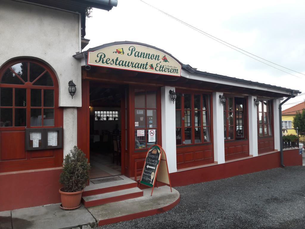 Hotel Pannon Panzio Restaurant Pannonhalma Zewnętrze zdjęcie
